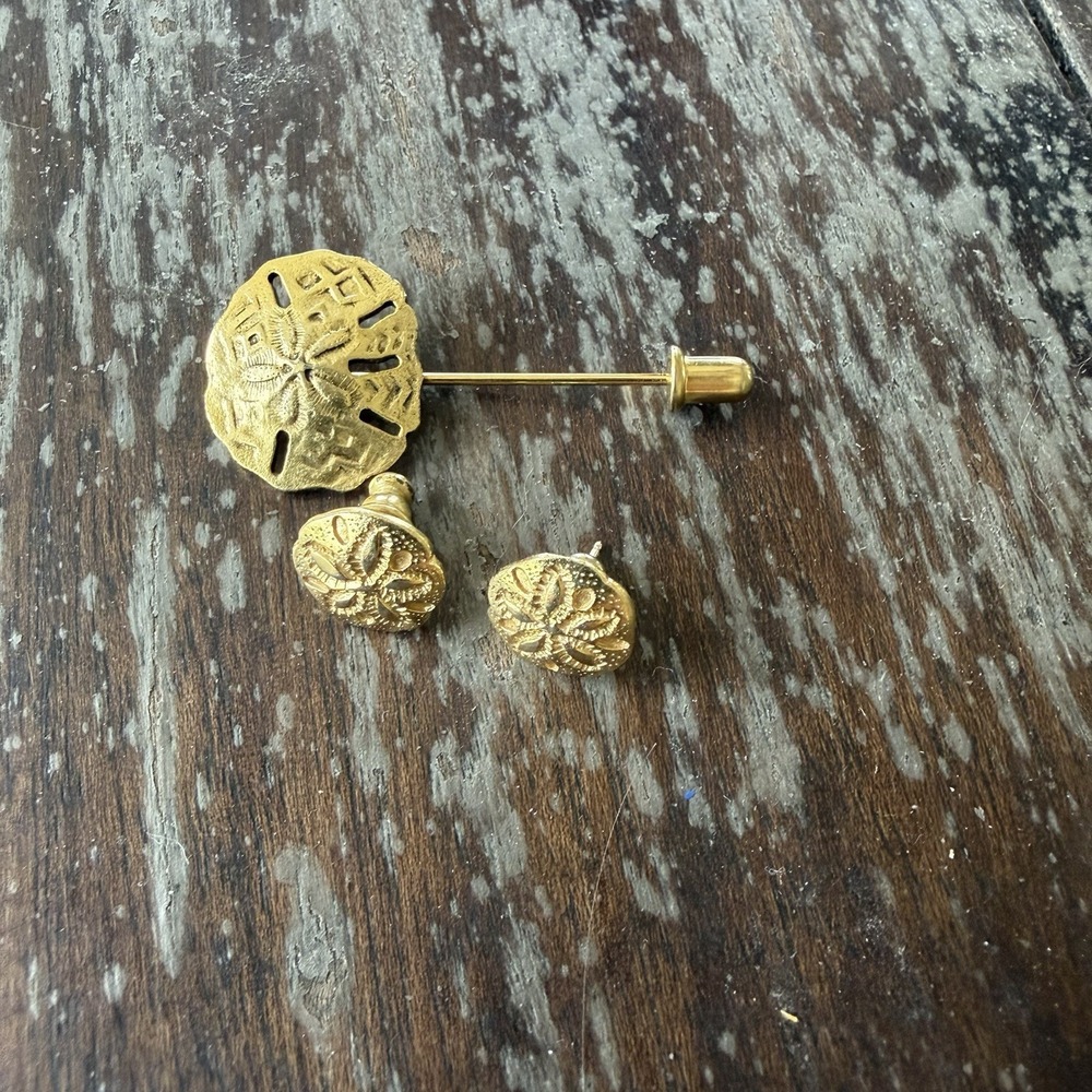 Vintage NAPIER‎ Sand Dollar Brooch Pin Earring Set Gold Tone Light Weight